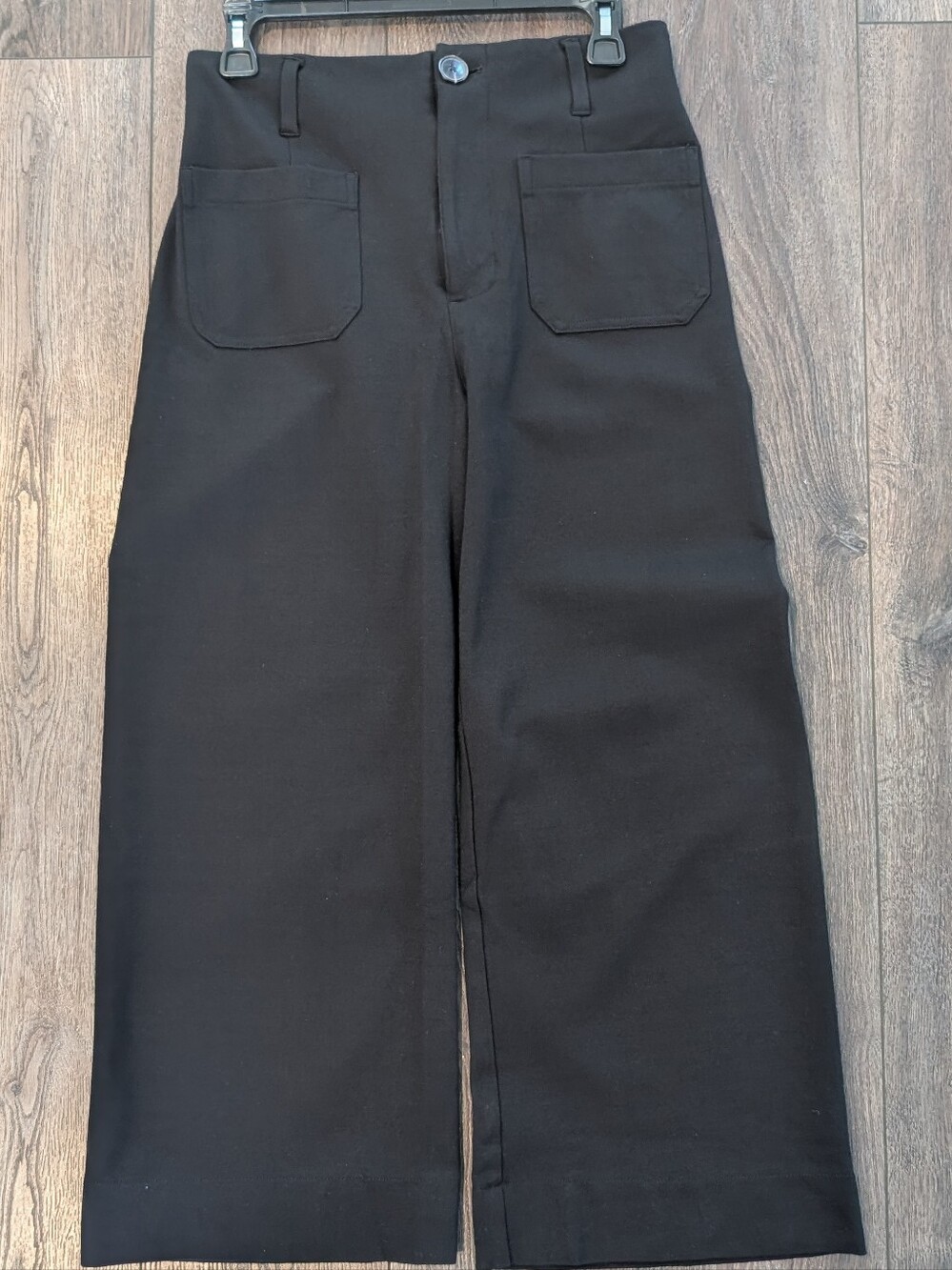 Women's Cropped Wide Leg PantsWide-Leg Black Pants with Front Patch Pockets